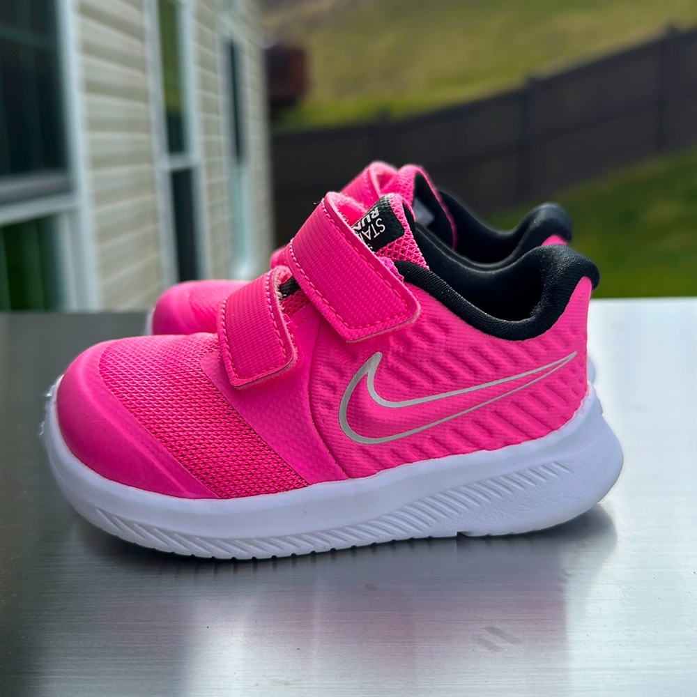 Baby Girl Size 4 Nike Go Fast Shoes